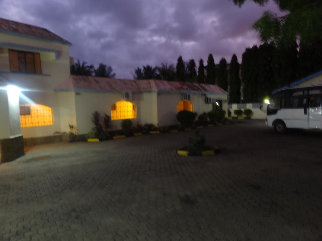 Glory Holiday Resort Mombasa Exterior photo